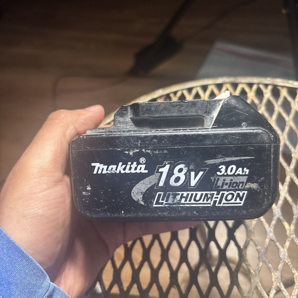 Genuine Makita 18V 3.0Ah Lithium Ion Battery BL1830B
